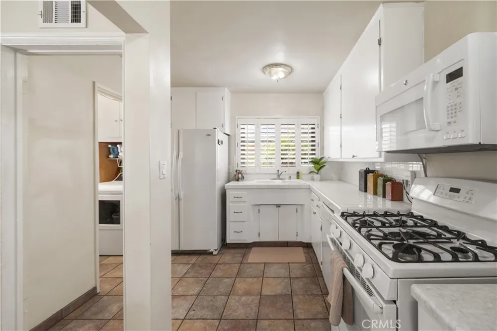 2430 Gregory La Habra, CA 90631