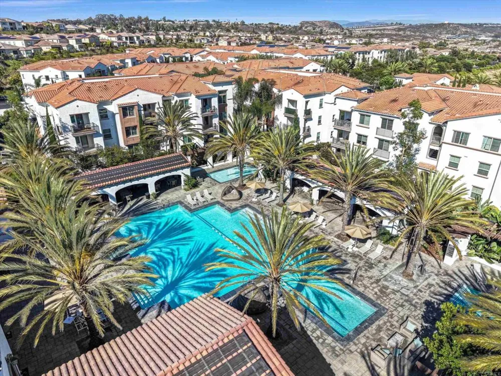 2571 Glasgow Drive Carlsbad, CA 92010