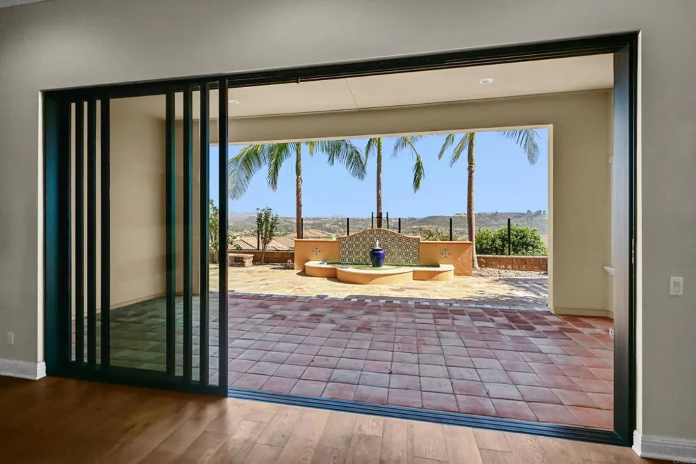 2571 Glasgow Drive Carlsbad, CA 92010