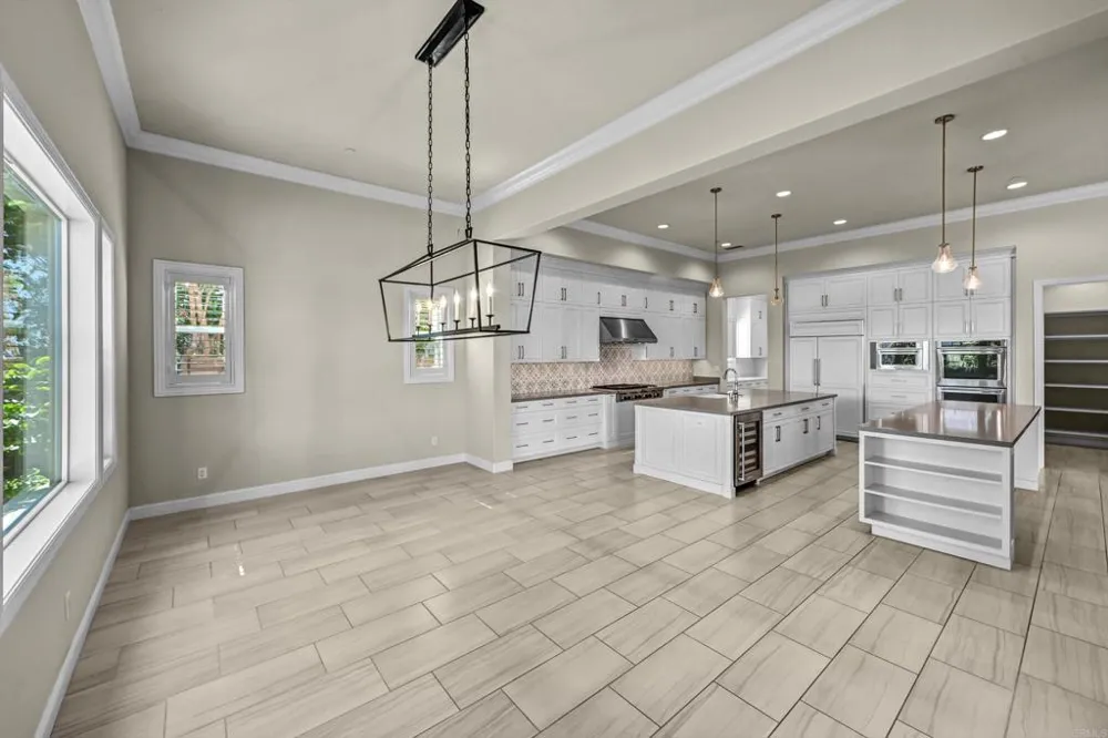 2571 Glasgow Drive Carlsbad, CA 92010