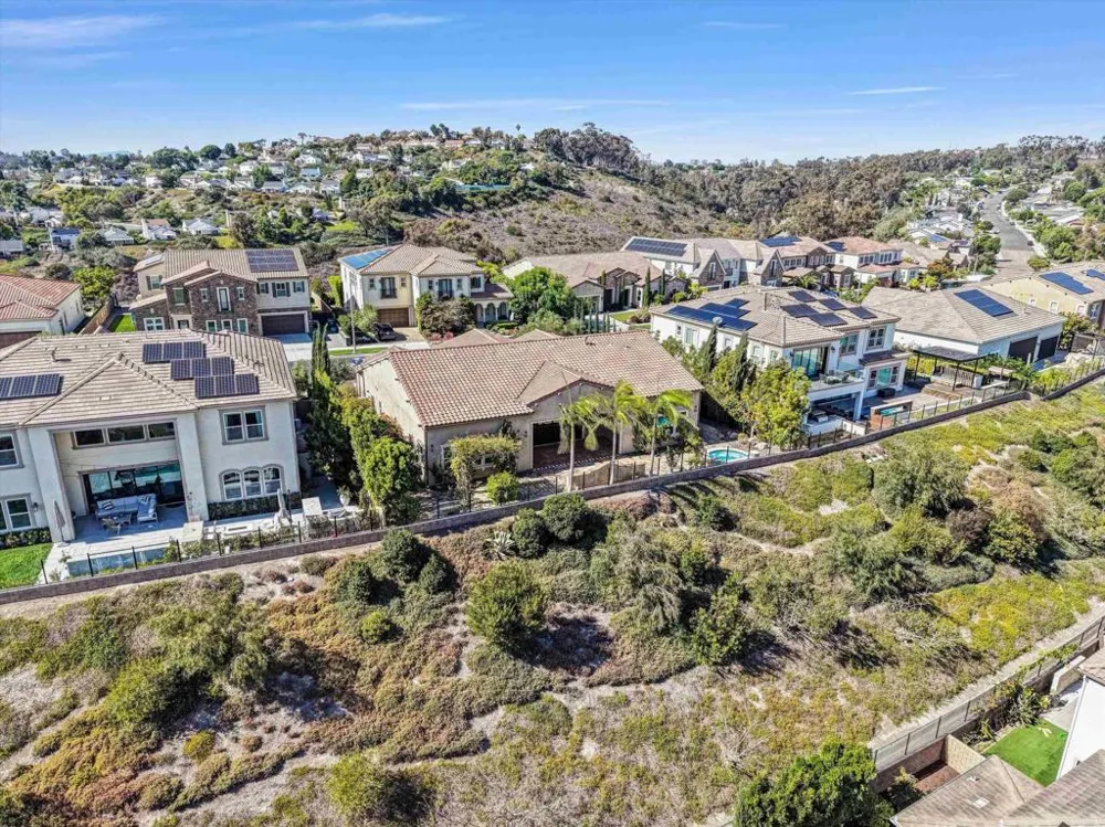 2571 Glasgow Drive Carlsbad, CA 92010