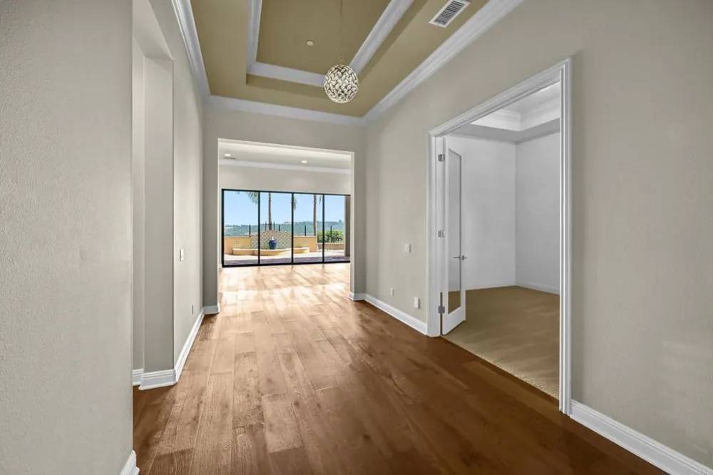 2571 Glasgow Drive Carlsbad, CA 92010