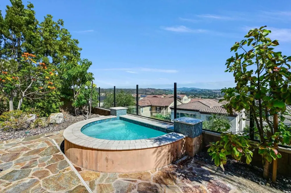 2571 Glasgow Drive Carlsbad, CA 92010