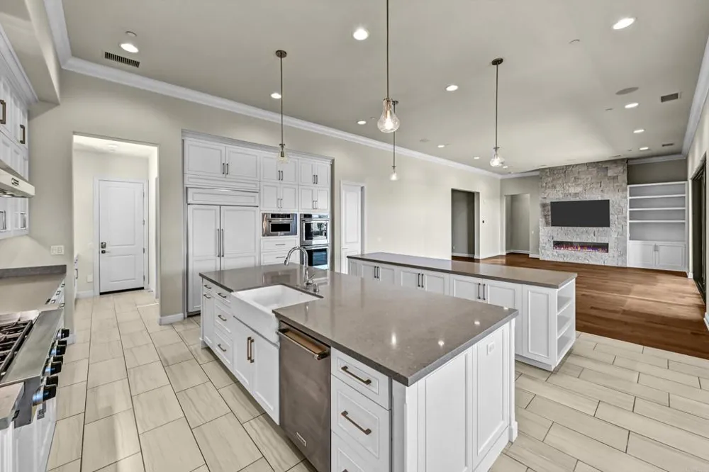 2571 Glasgow Drive Carlsbad, CA 92010