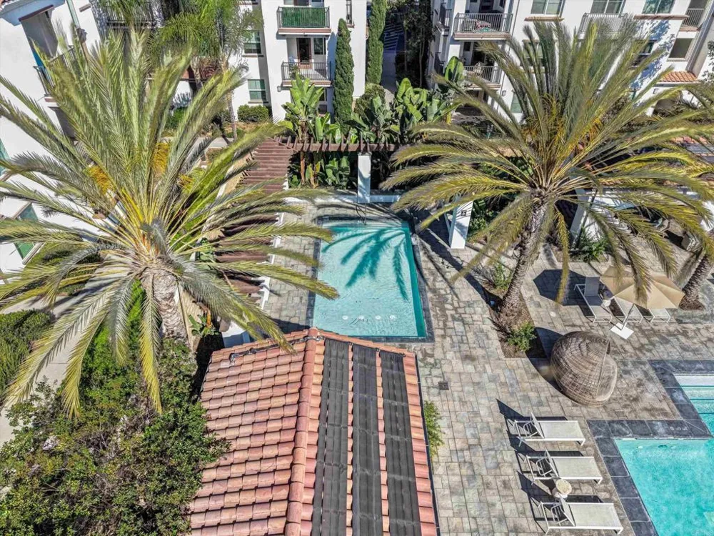 2571 Glasgow Drive Carlsbad, CA 92010