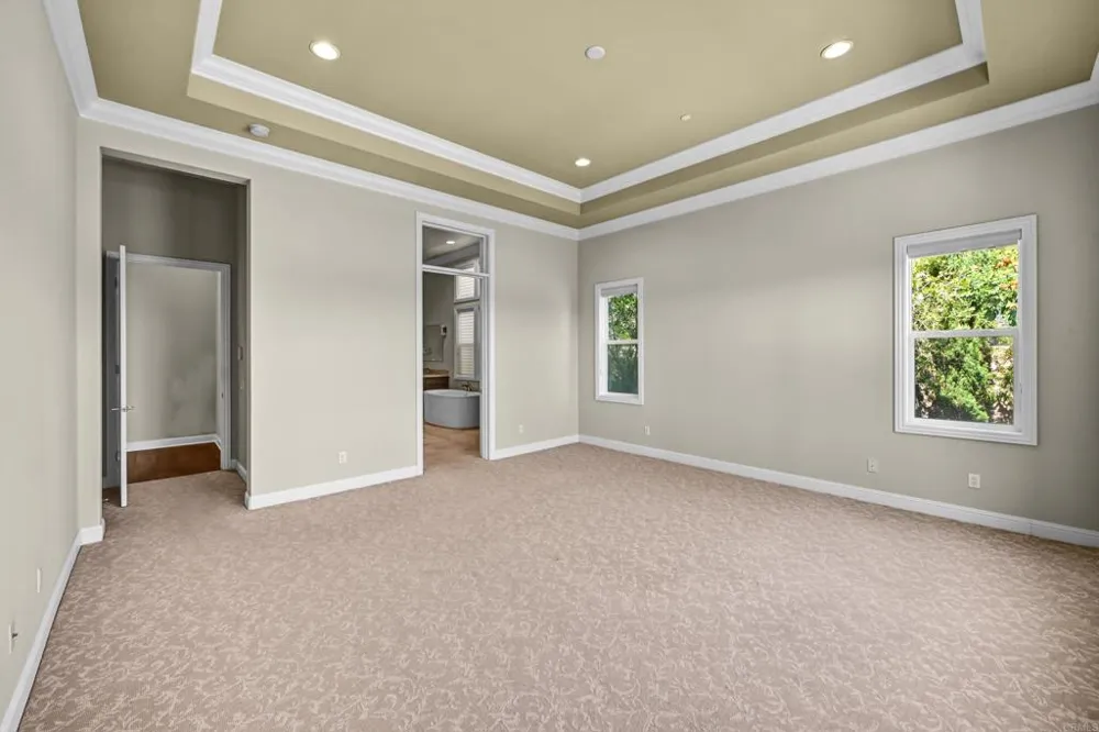 2571 Glasgow Drive Carlsbad, CA 92010