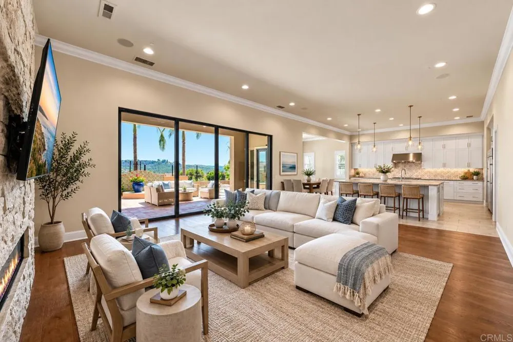 2571 Glasgow Drive Carlsbad, CA 92010
