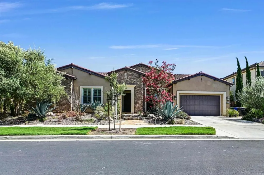 2571 Glasgow Drive Carlsbad, CA 92010