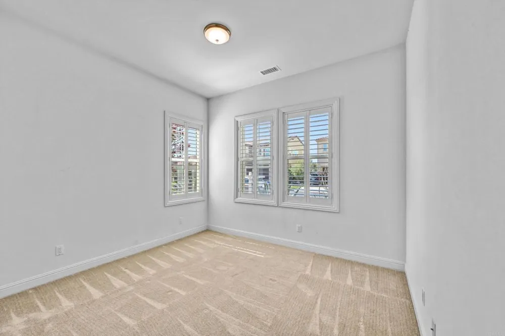 2571 Glasgow Drive Carlsbad, CA 92010