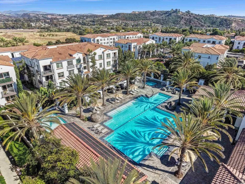 2571 Glasgow Drive Carlsbad, CA 92010