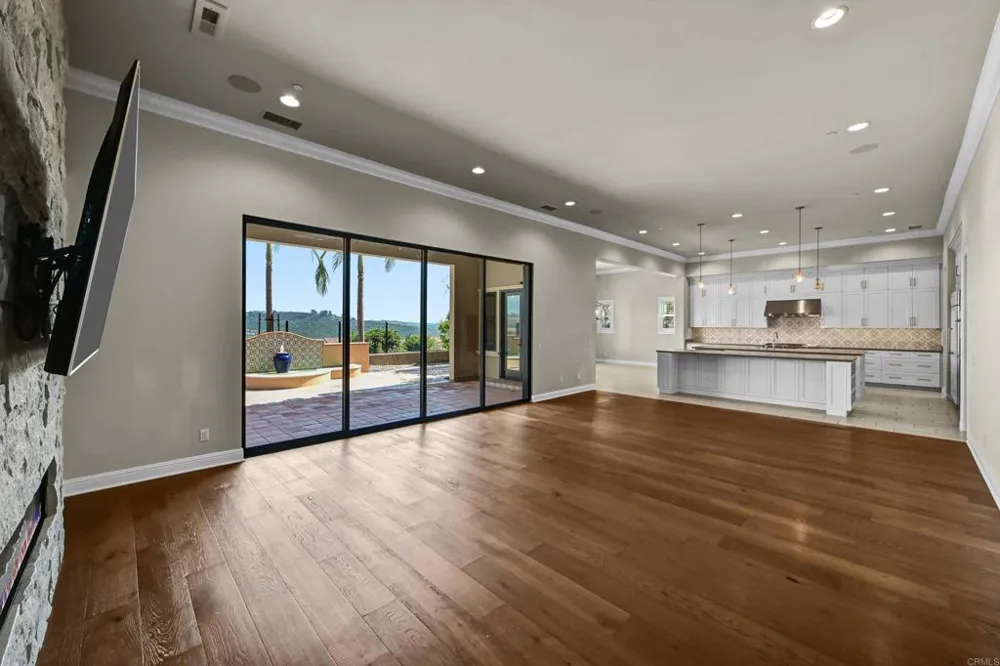 2571 Glasgow Drive Carlsbad, CA 92010
