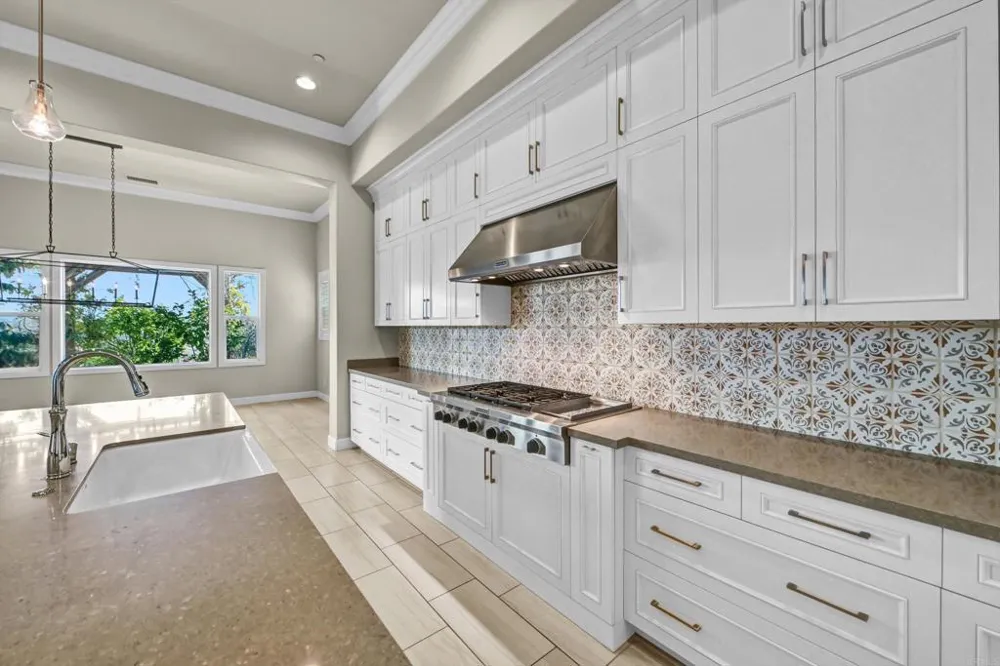 2571 Glasgow Drive Carlsbad, CA 92010