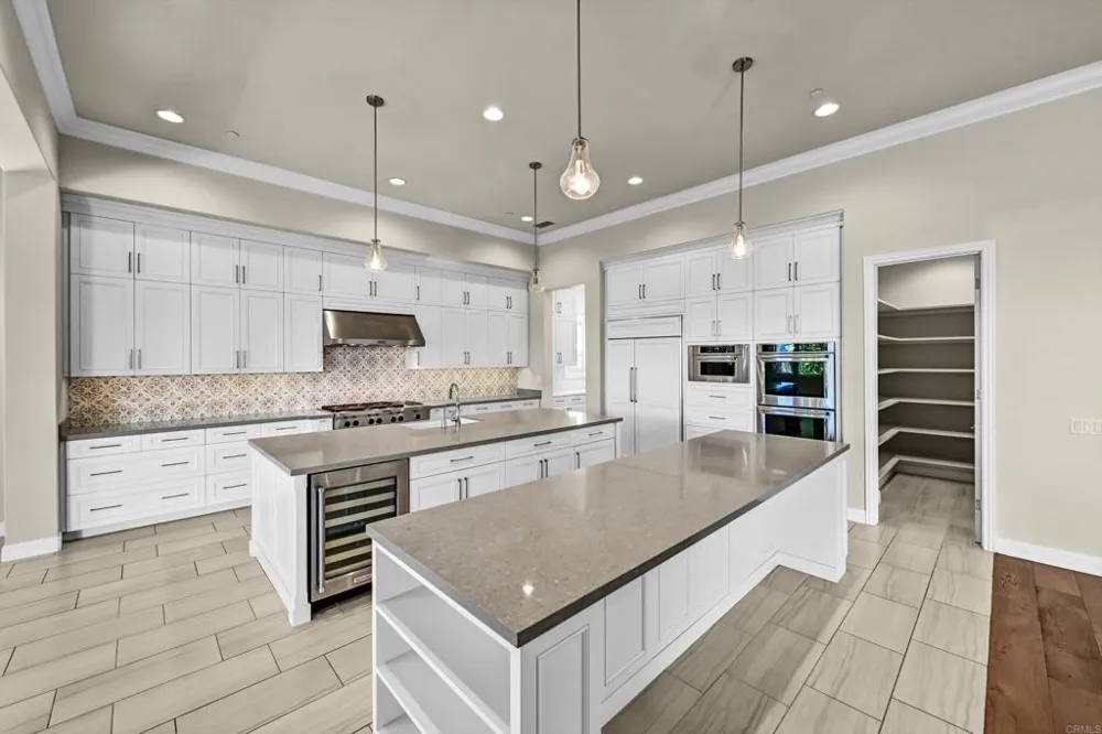 2571 Glasgow Drive Carlsbad, CA 92010