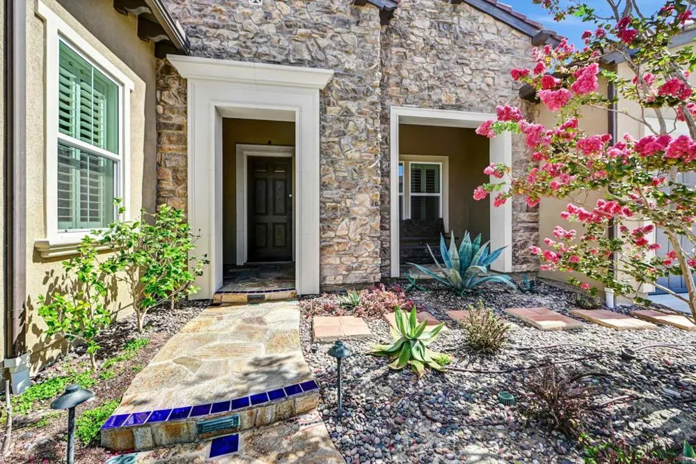 2571 Glasgow Drive Carlsbad, CA 92010
