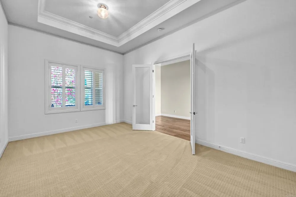2571 Glasgow Drive Carlsbad, CA 92010