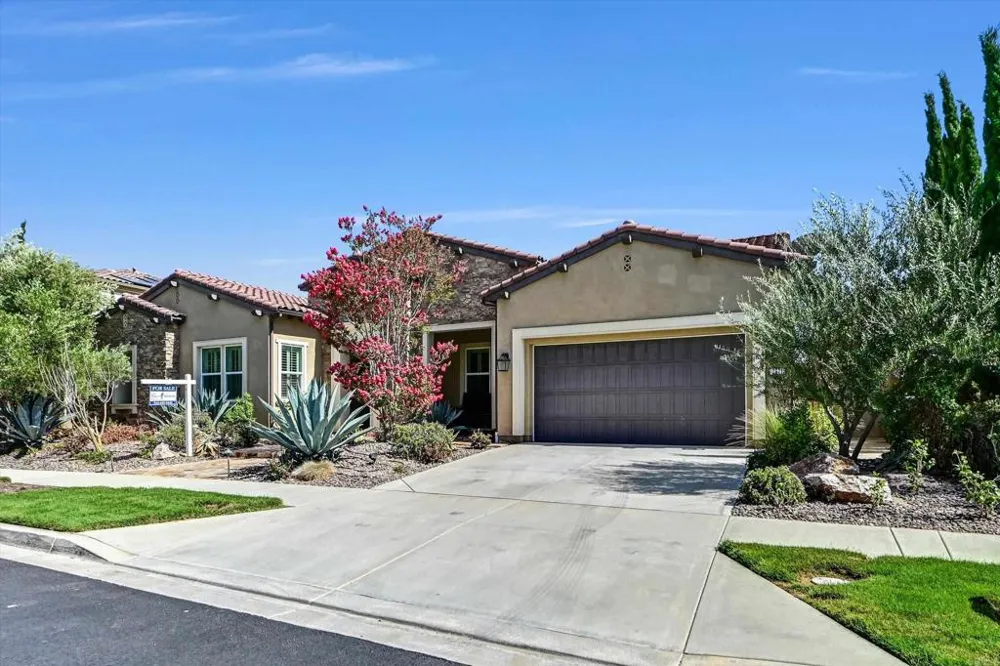 2571 Glasgow Drive Carlsbad, CA 92010
