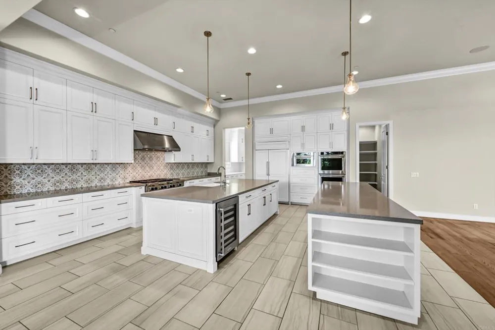 2571 Glasgow Drive Carlsbad, CA 92010