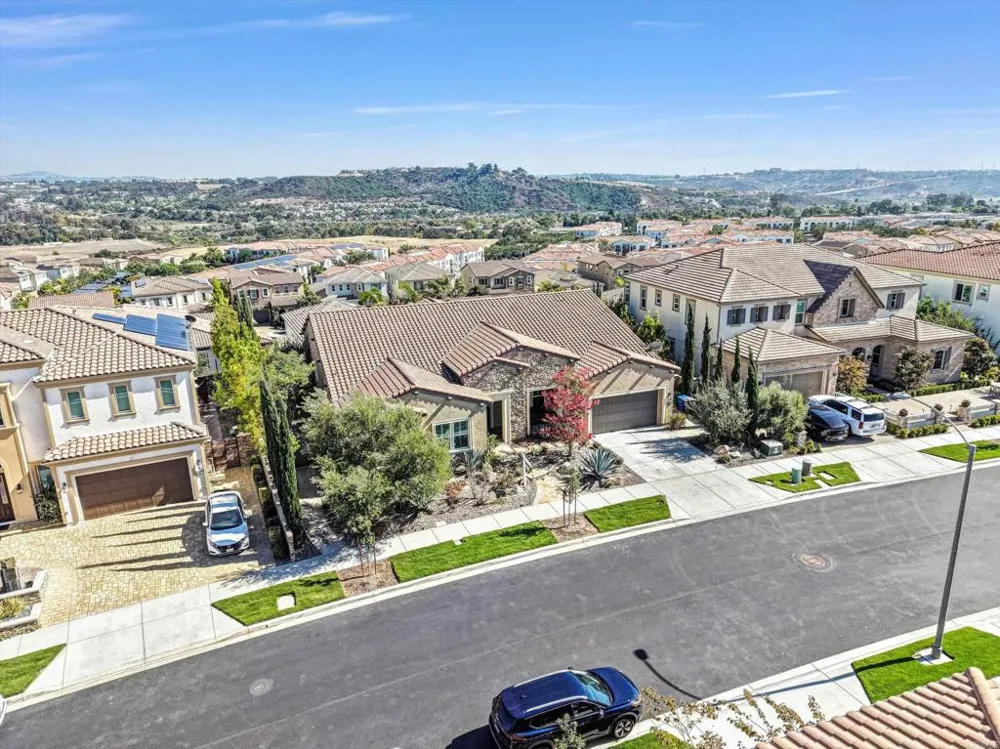 2571 Glasgow Drive Carlsbad, CA 92010
