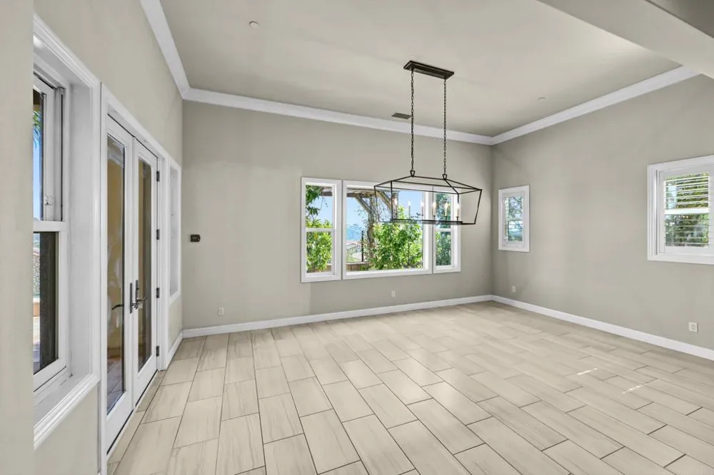 2571 Glasgow Drive Carlsbad, CA 92010