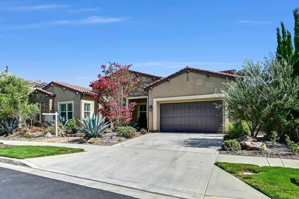 2571 Glasgow Drive Carlsbad, CA 92010