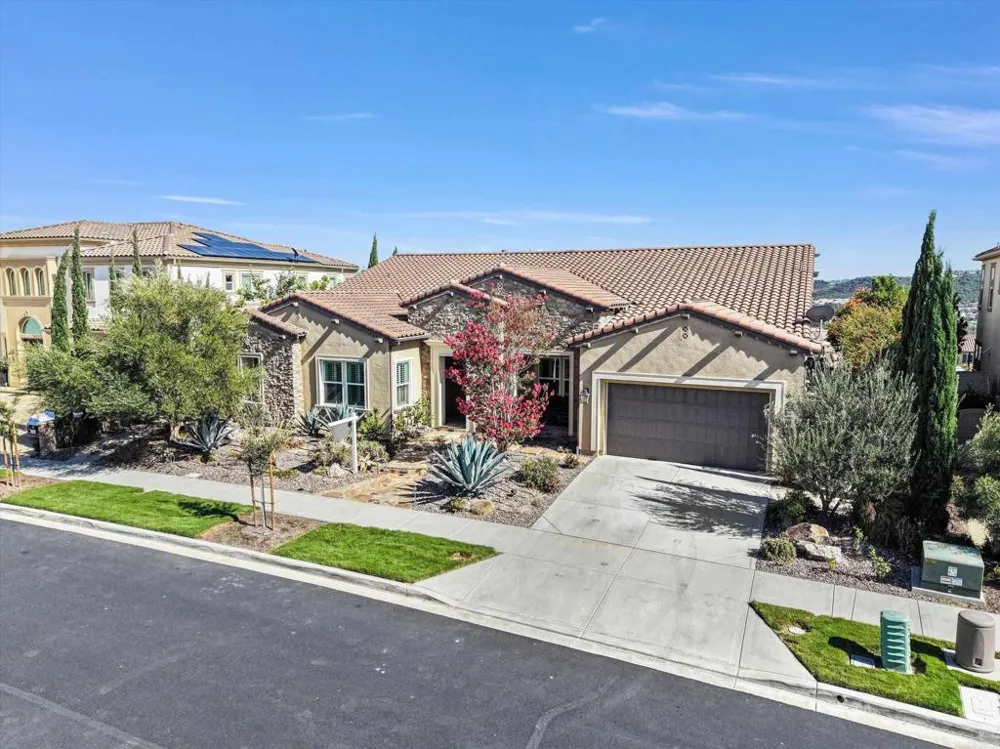 2571 Glasgow Drive Carlsbad, CA 92010
