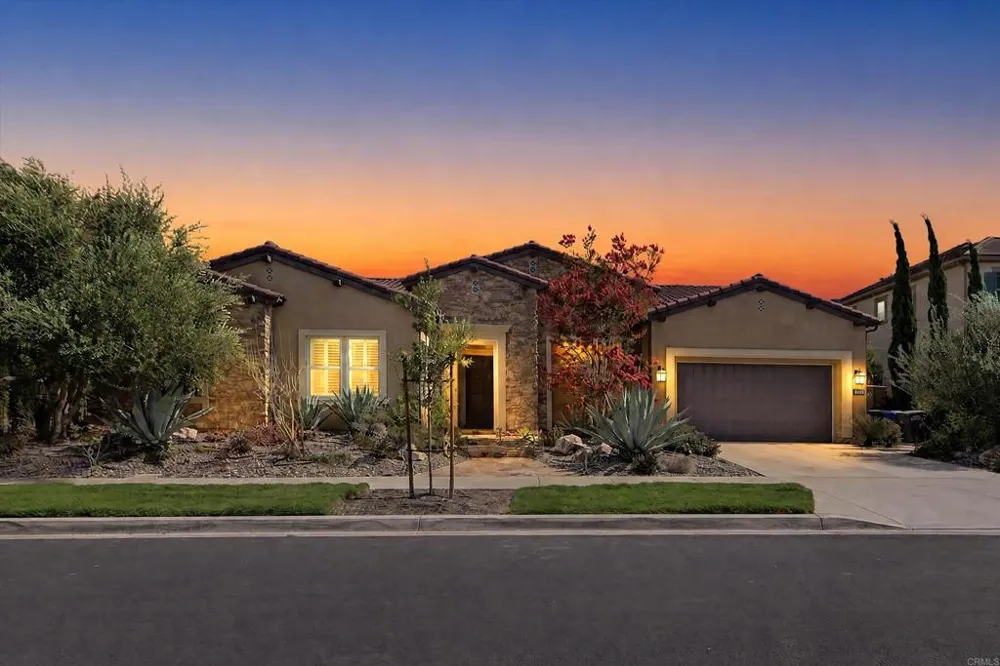 2571 Glasgow Drive Carlsbad, CA 92010