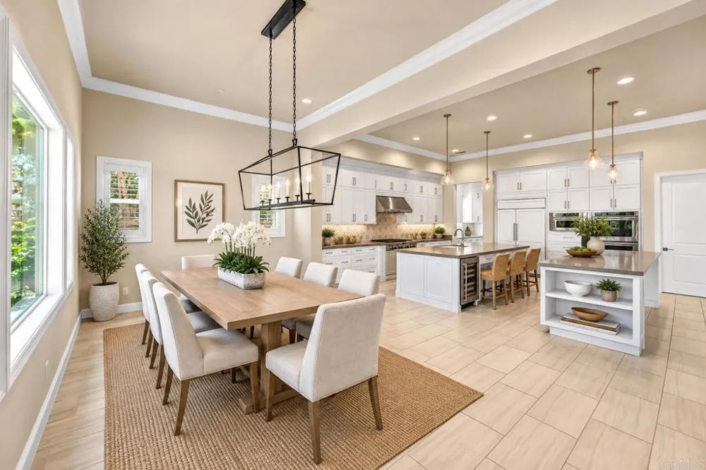 2571 Glasgow Drive Carlsbad, CA 92010