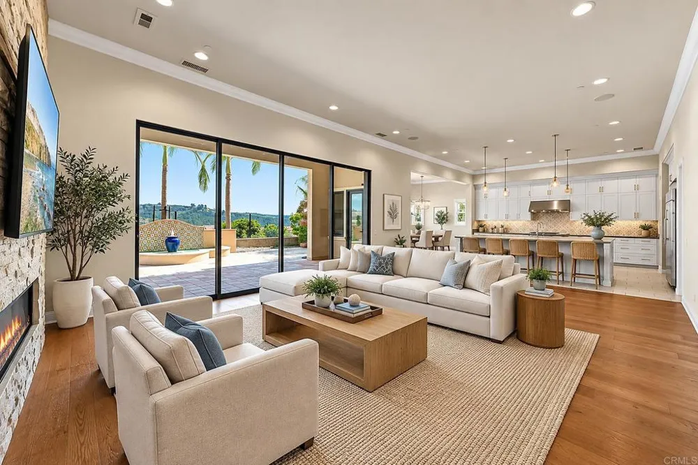 2571 Glasgow Drive Carlsbad, CA 92010