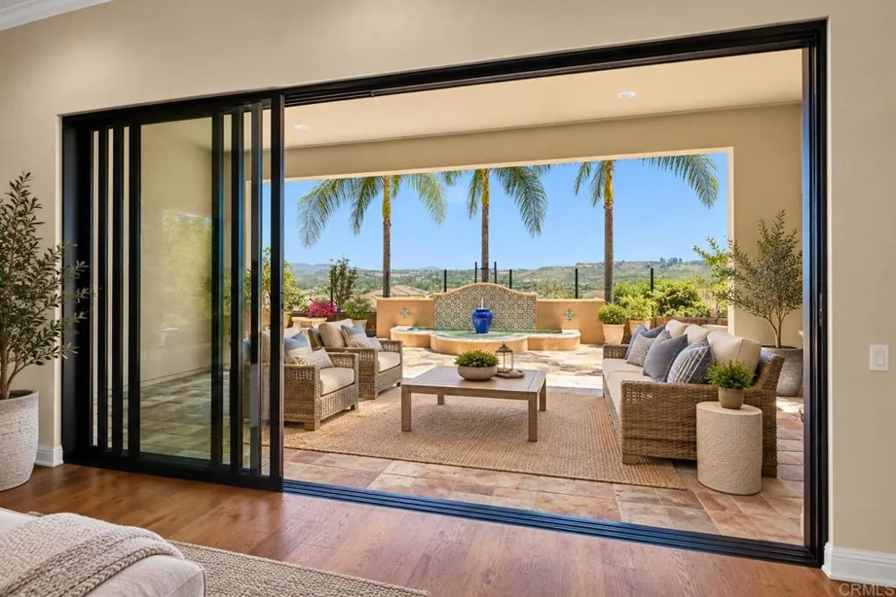 2571 Glasgow Drive Carlsbad, CA 92010