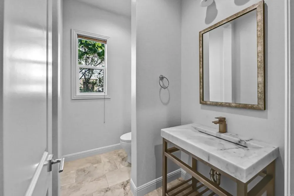 2571 Glasgow Drive Carlsbad, CA 92010
