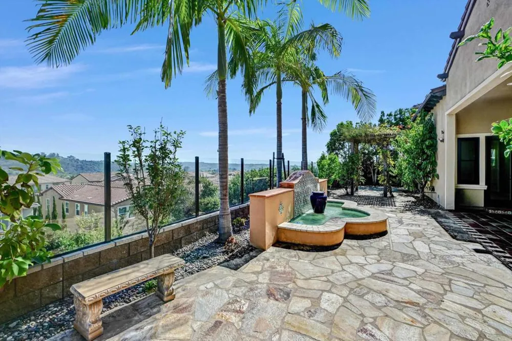 2571 Glasgow Drive Carlsbad, CA 92010