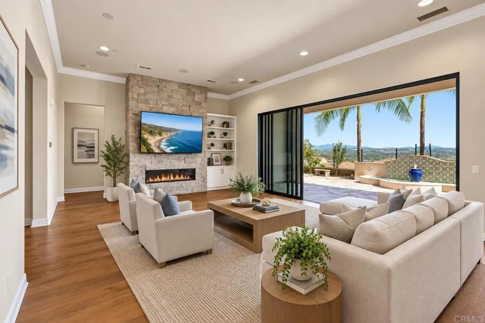 2571 Glasgow Drive Carlsbad, CA 92010