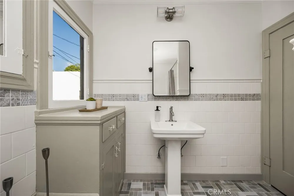 177 Buena Vista Fullerton, CA 92833