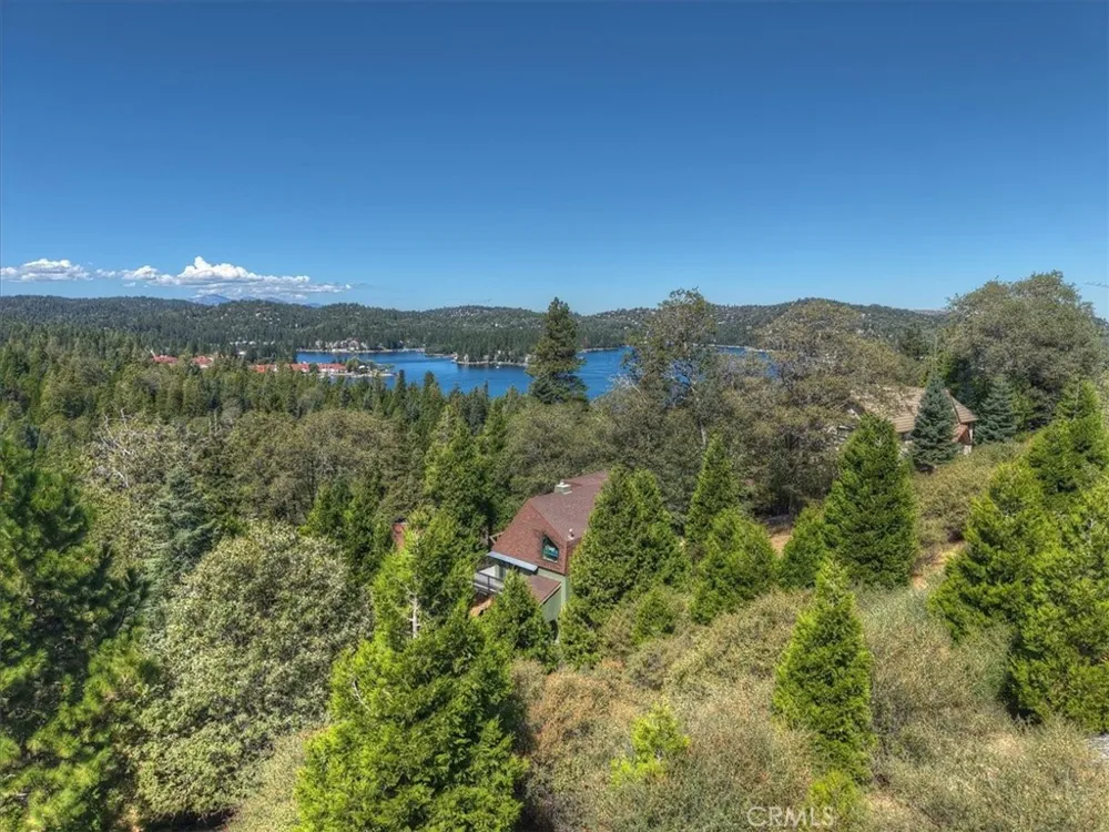 202 Hidden Forest Lake Arrowhead, CA 92352