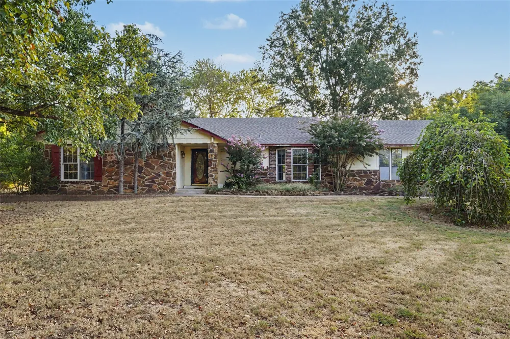 8809 176th East Avenue Owasso, OK 74055