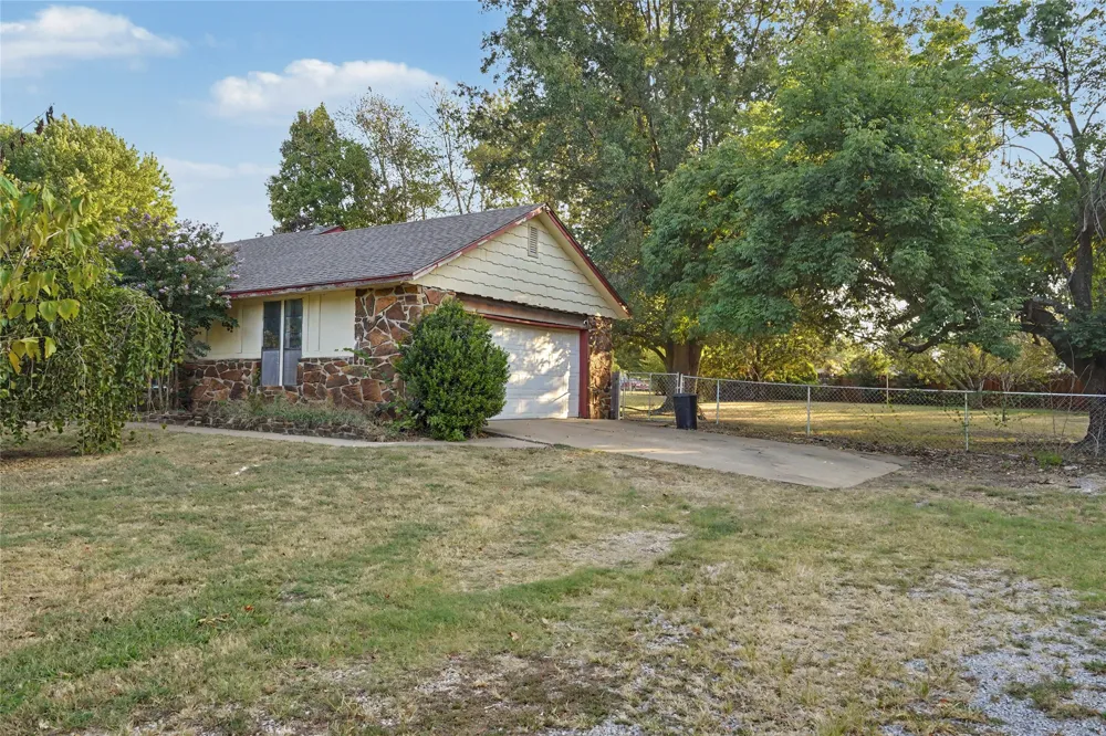 8809 176th East Avenue Owasso, OK 74055