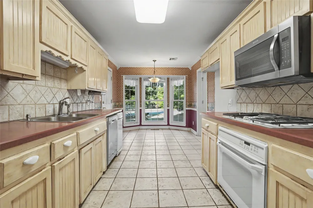 8809 176th East Avenue Owasso, OK 74055