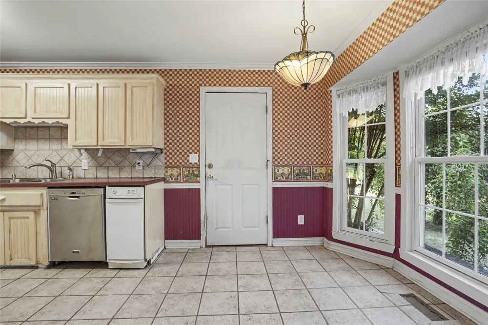 8809 176th East Avenue Owasso, OK 74055