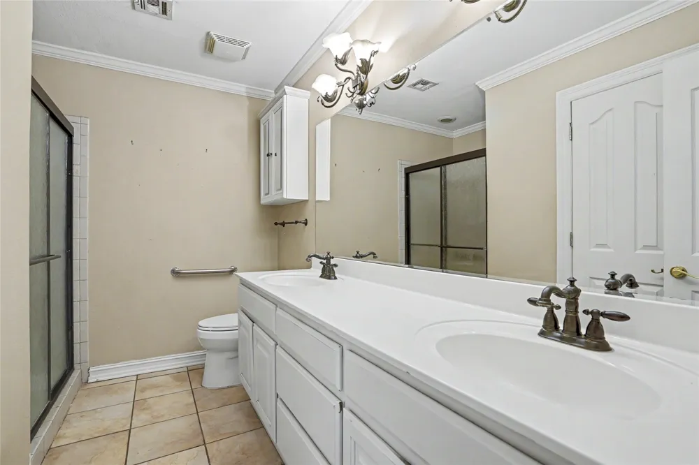 8809 176th East Avenue Owasso, OK 74055