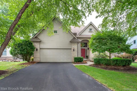 4741 Woodbine Circle