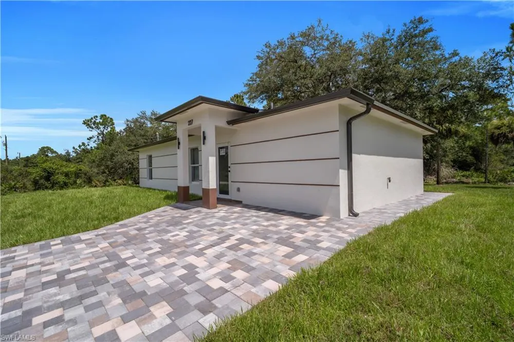 227 Narcissus Avenue S Lehigh Acres, FL 33974