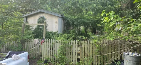 1521 Cherokee Circle