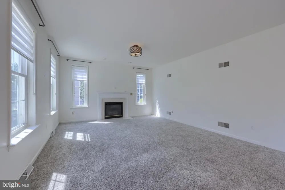 1404 FARM CROSS WAY York, PA 17408