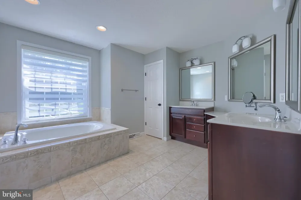 1404 FARM CROSS WAY York, PA 17408
