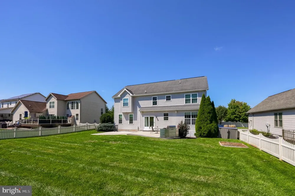 1404 FARM CROSS WAY York, PA 17408