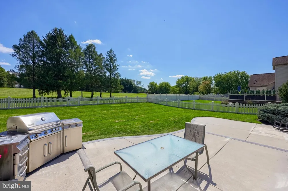1404 FARM CROSS WAY York, PA 17408