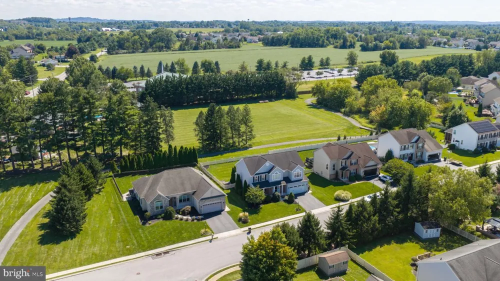 1404 FARM CROSS WAY York, PA 17408
