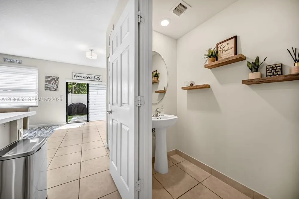 10657 W 32nd Ln Hialeah, FL 33018