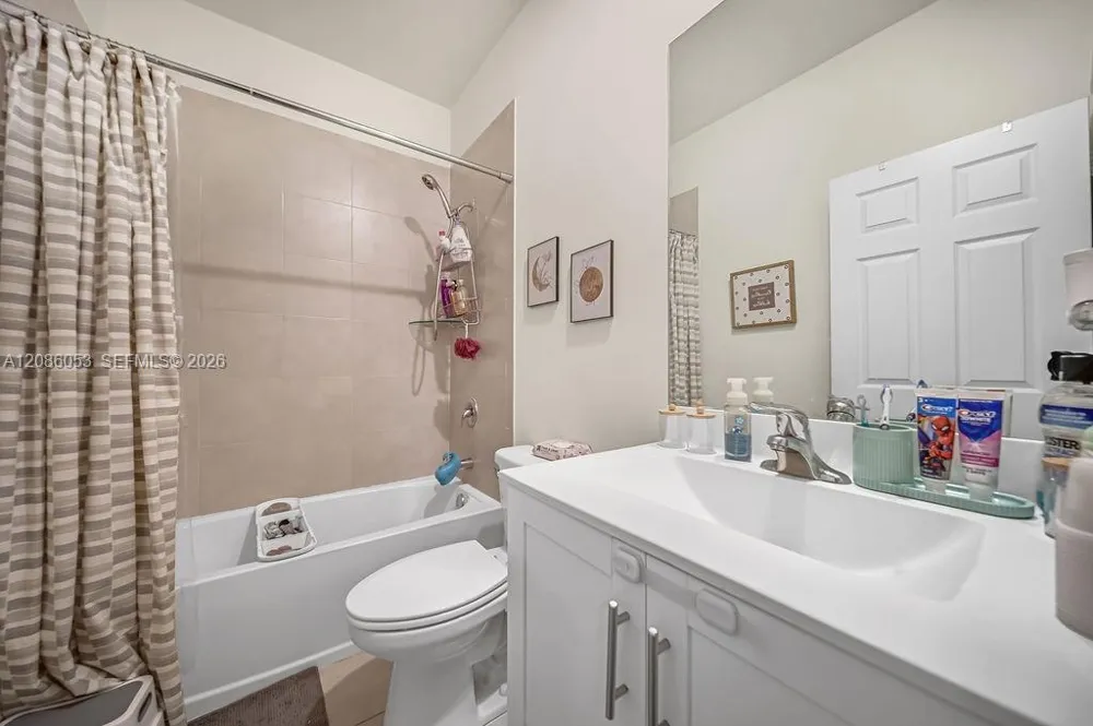 10657 W 32nd Ln Hialeah, FL 33018