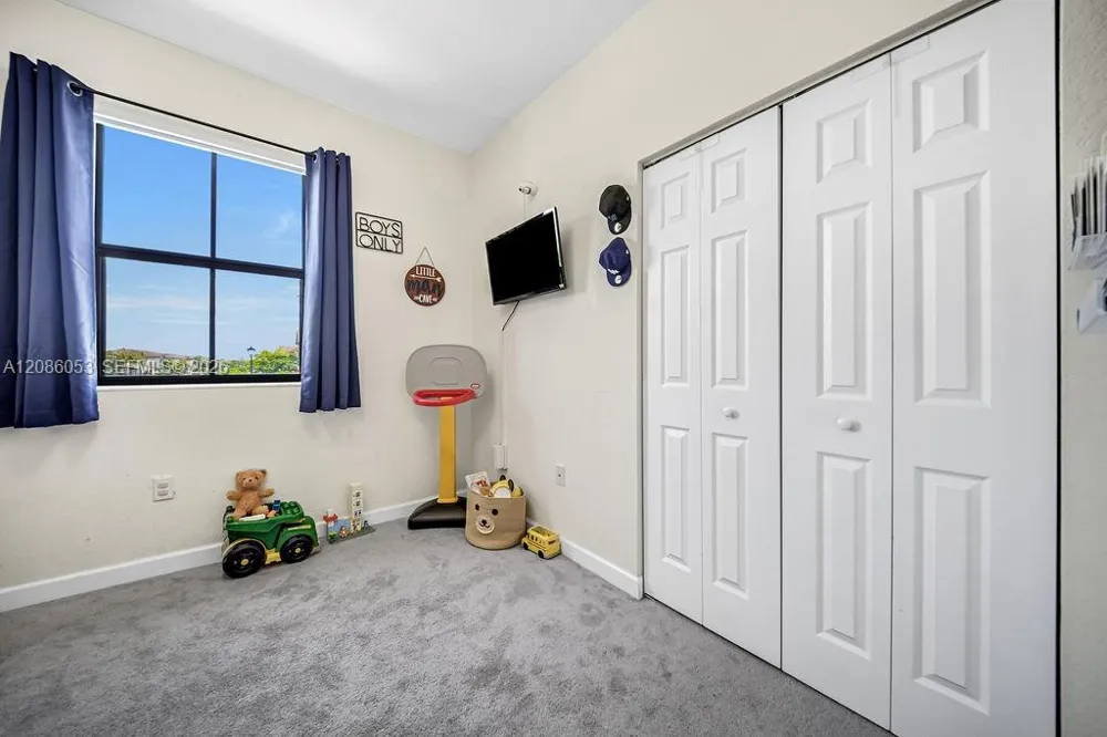 10657 W 32nd Ln Hialeah, FL 33018